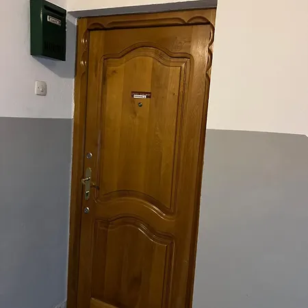 Royal * 特拉夫尼克