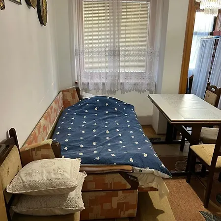 Royal * 特拉夫尼克